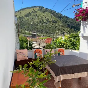 Ziu Hostal Berat