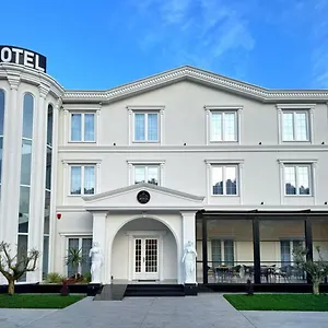 Reign Hotel Vorë